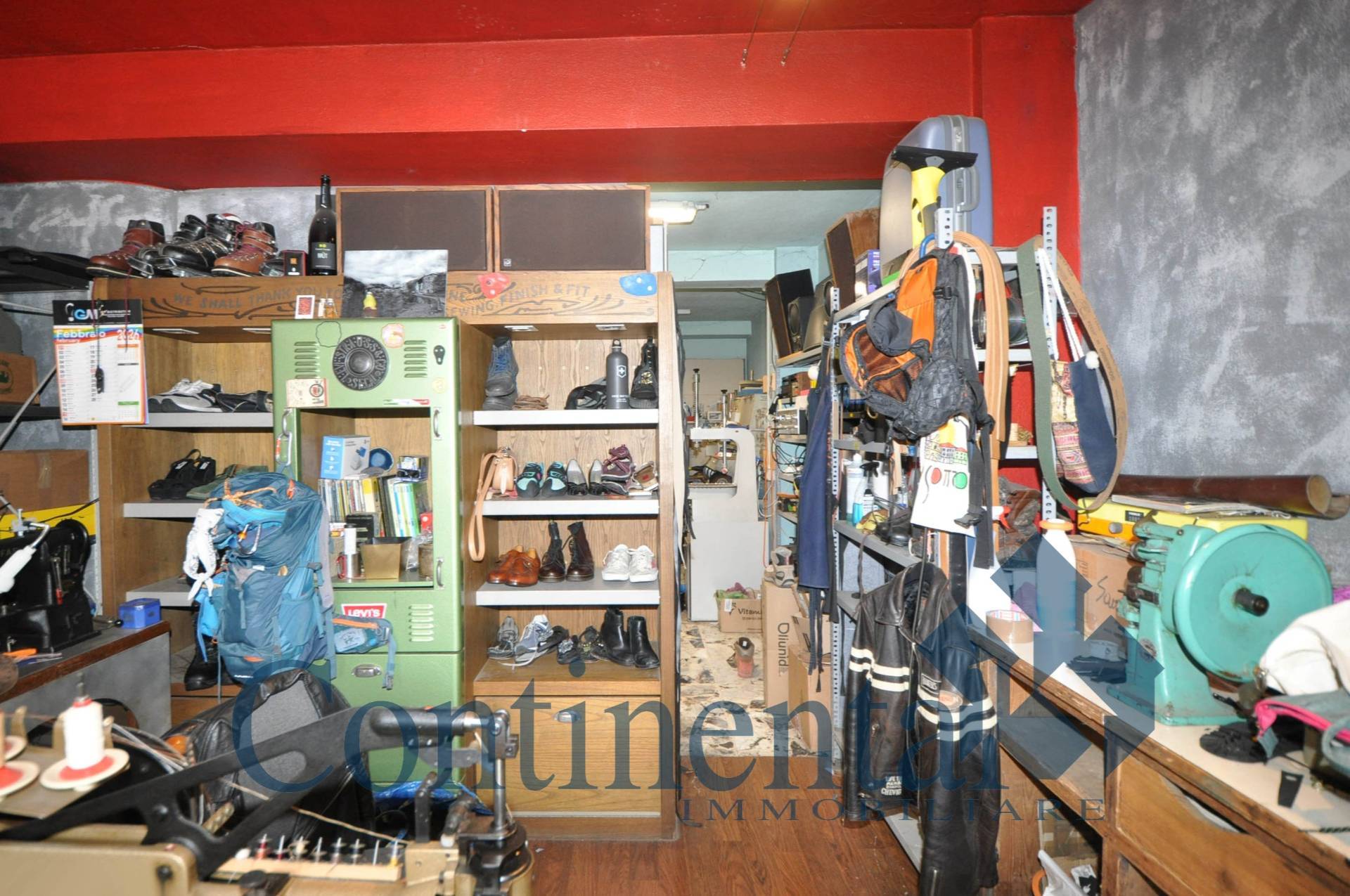 Locale commerciale in vendita a Olmo al Brembo