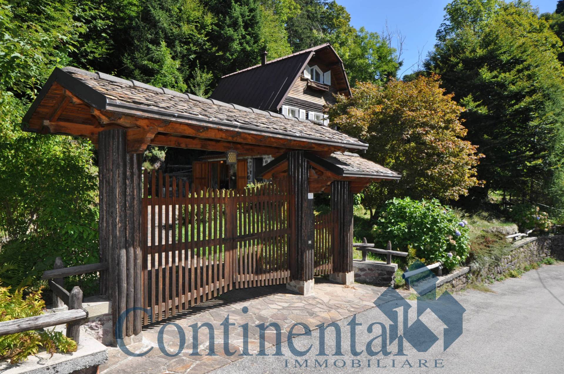 Chalet in vendita a Roncobello