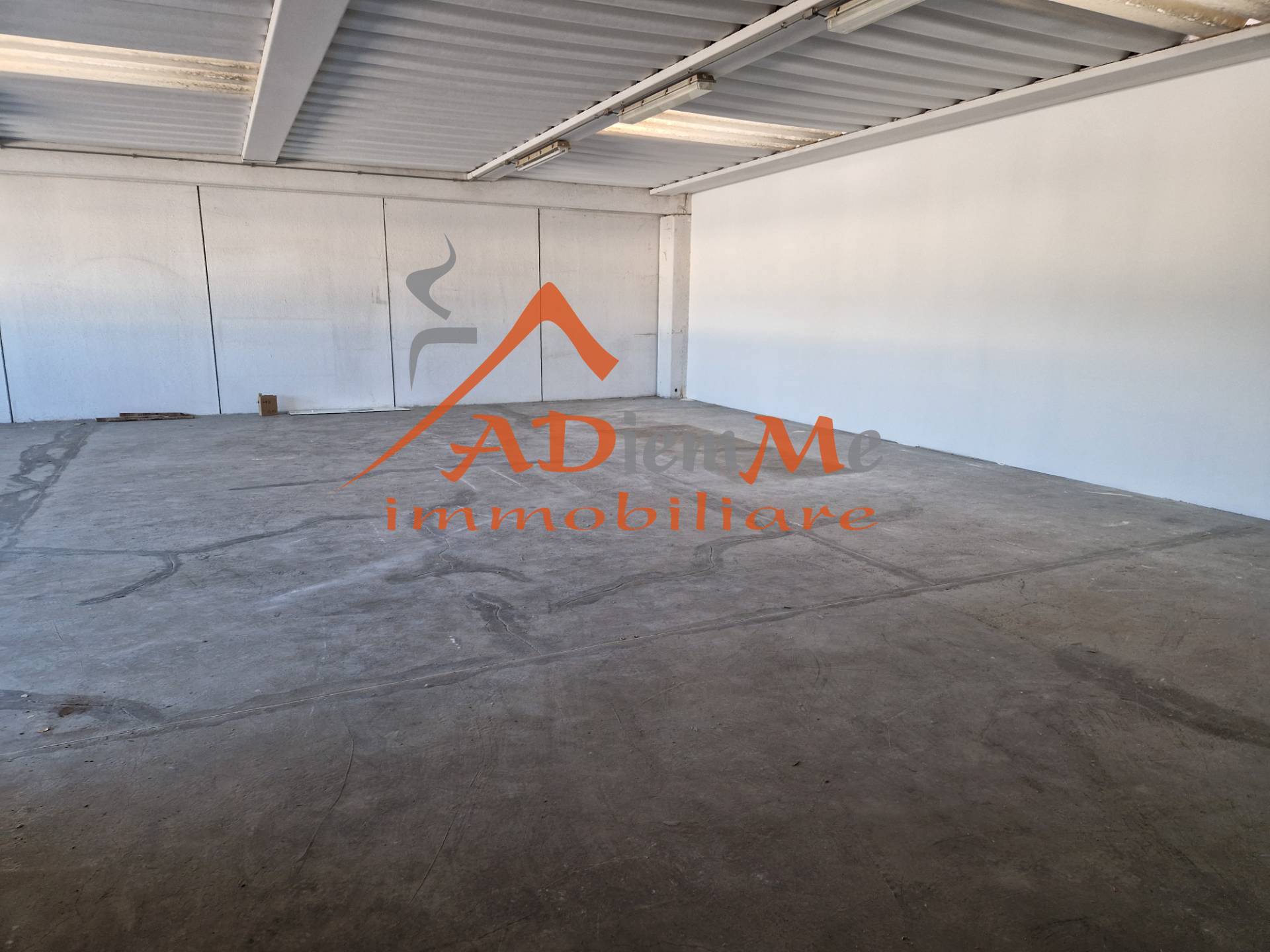 Studio/Ufficio in affitto a Cascina, Centro