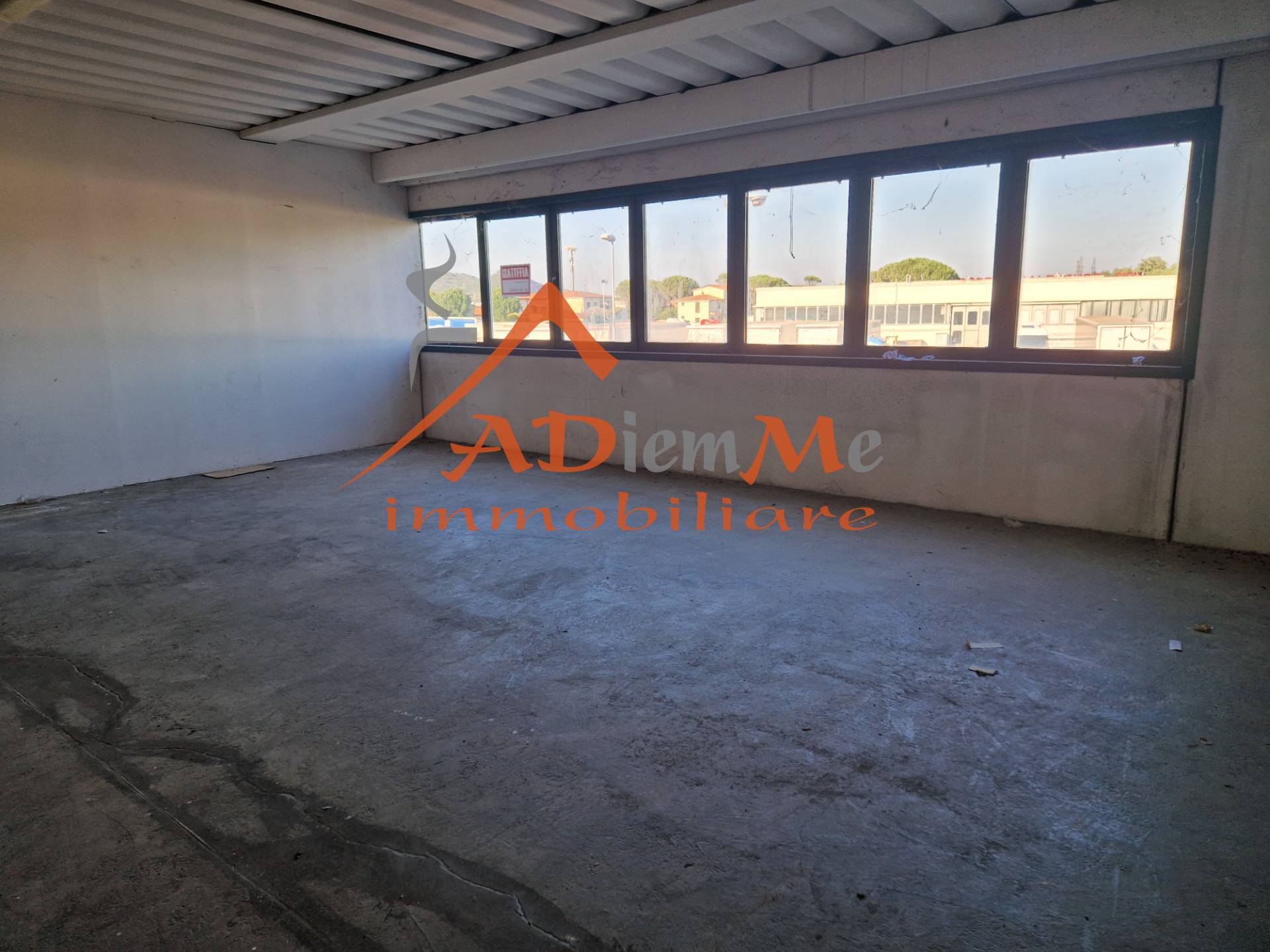 Studio/Ufficio in affitto a Cascina, Centro