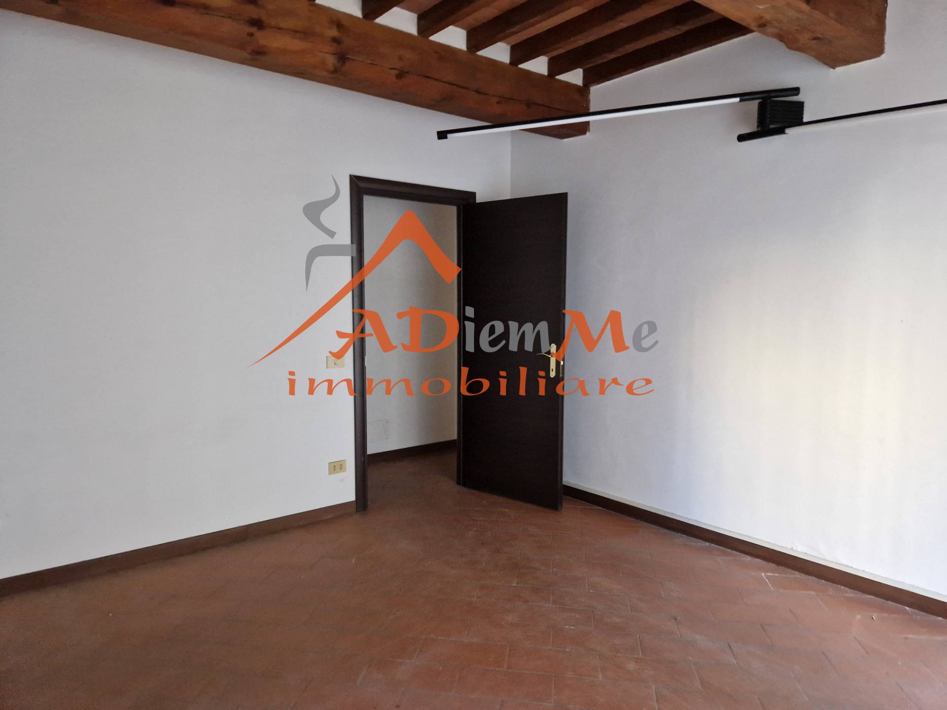 Locale commerciale in affitto a Pisa, Sant'Antonio