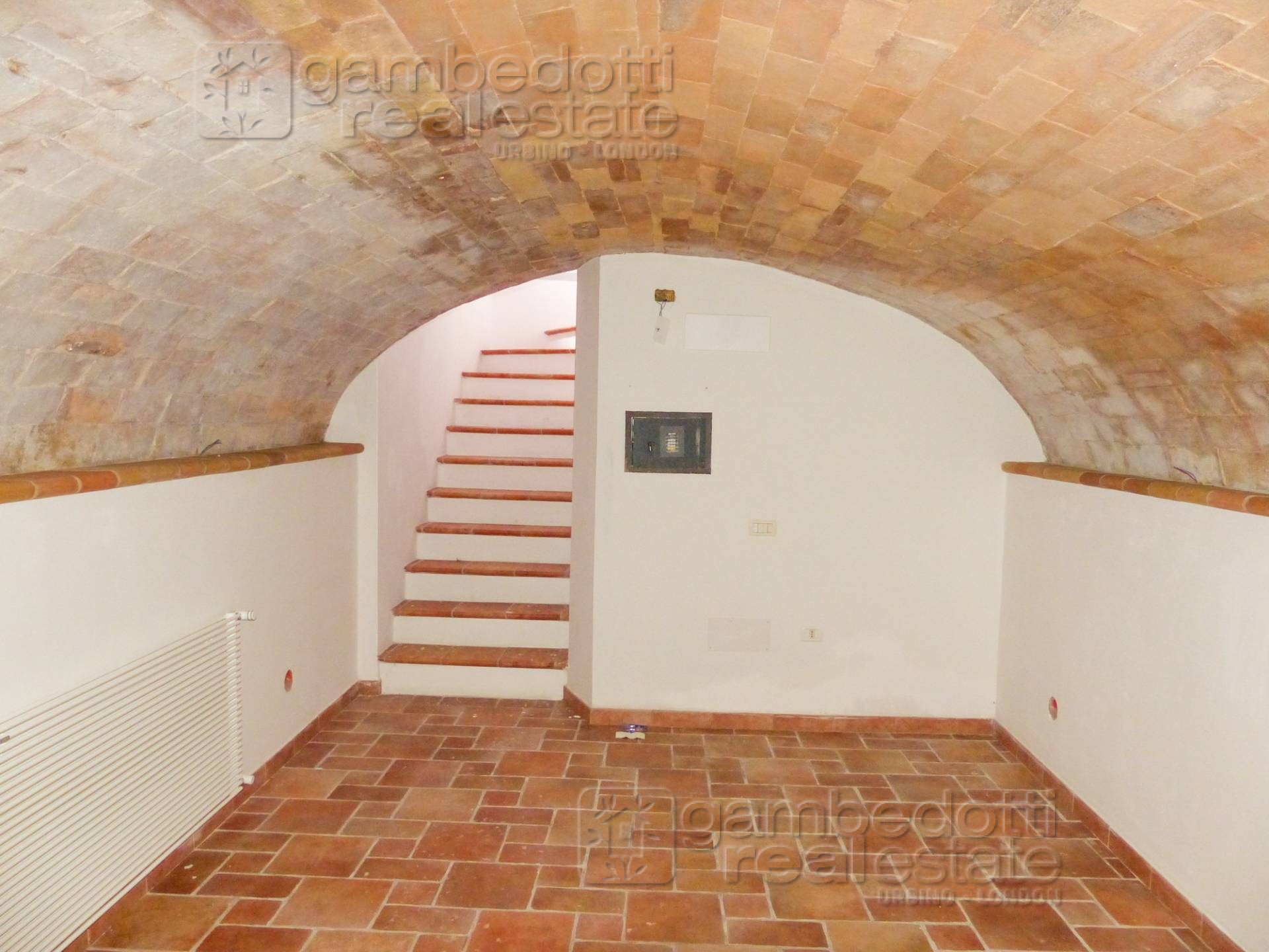 Locale commerciale in affitto a Sant'Angelo in Vado