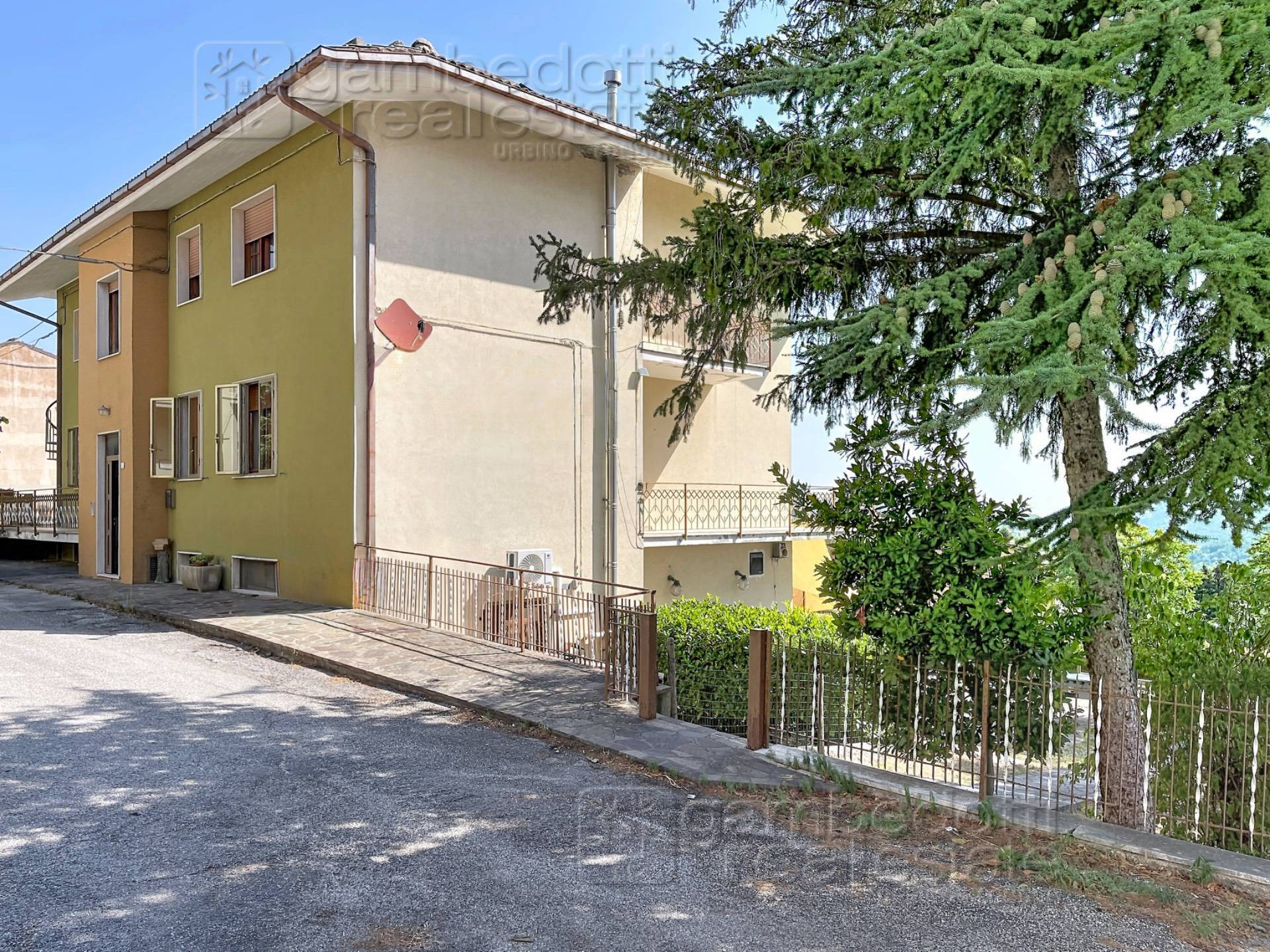 Casa Indipendente in vendita a Serra Sant'Abbondio