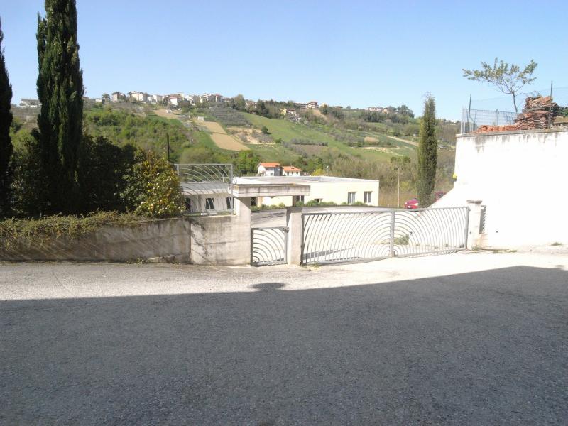 Capannone in vendita a Castorano, San Silvestro