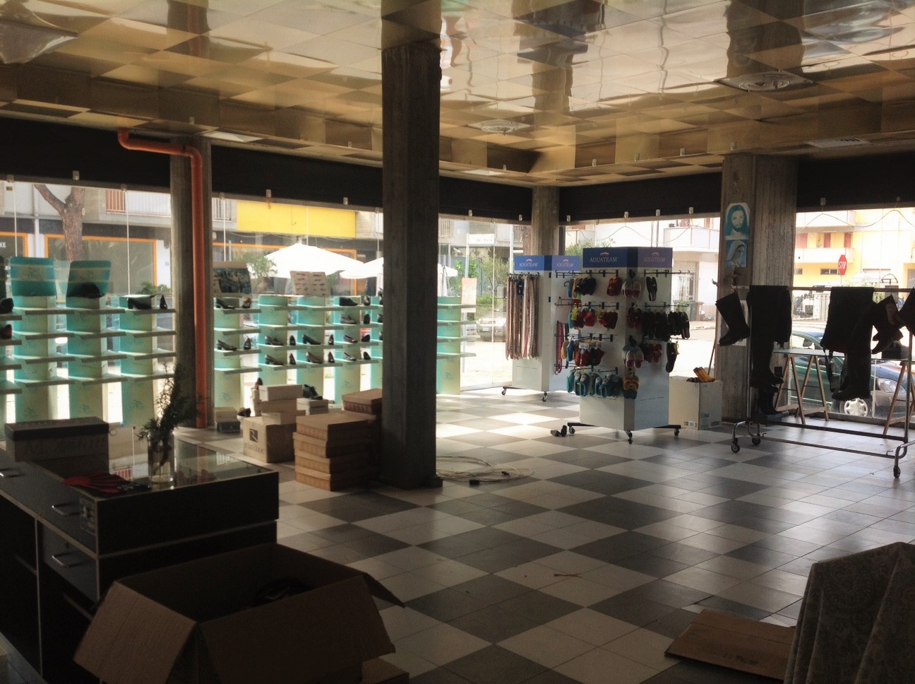 Locale commerciale in affitto a Martinsicuro, Zona Mare