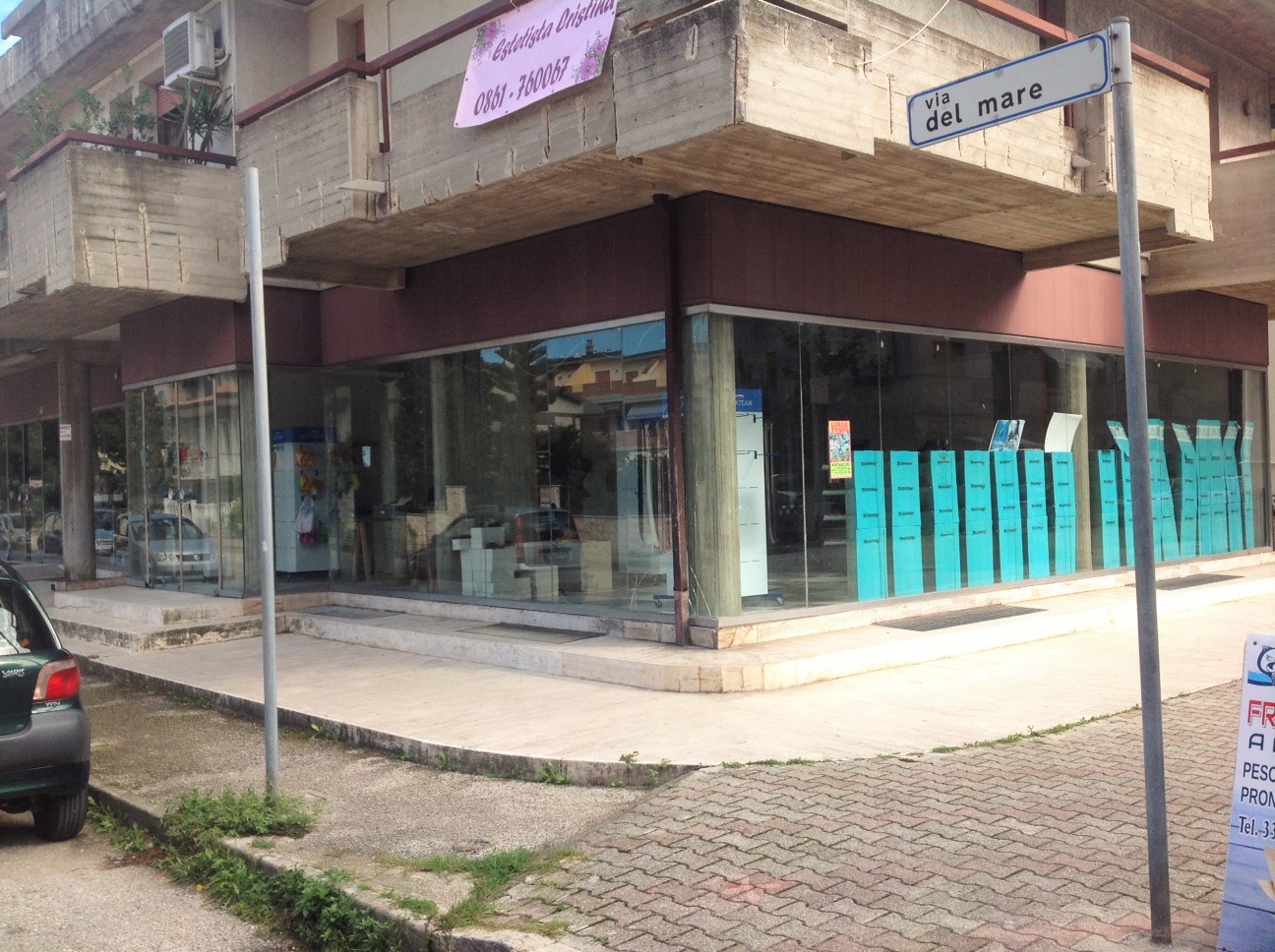 Locale commerciale in affitto a Martinsicuro, Zona Mare