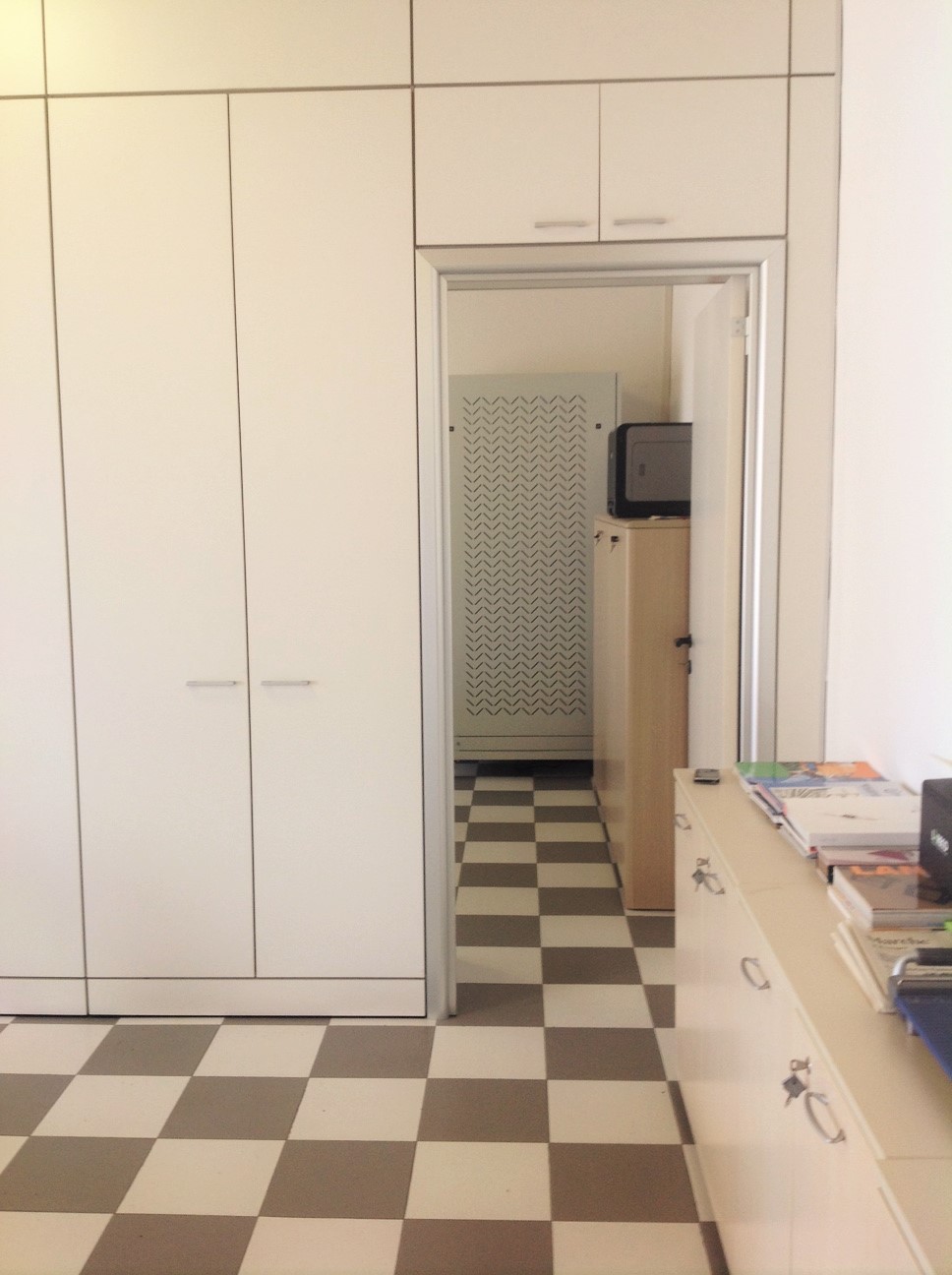 Locale commerciale in affitto a Martinsicuro, Zona Mare