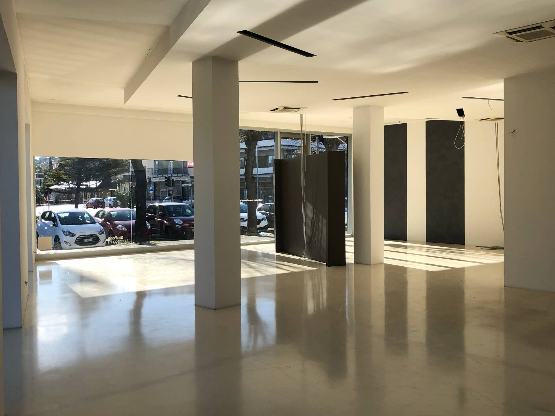 Locale commerciale in vendita a San Benedetto del Tronto