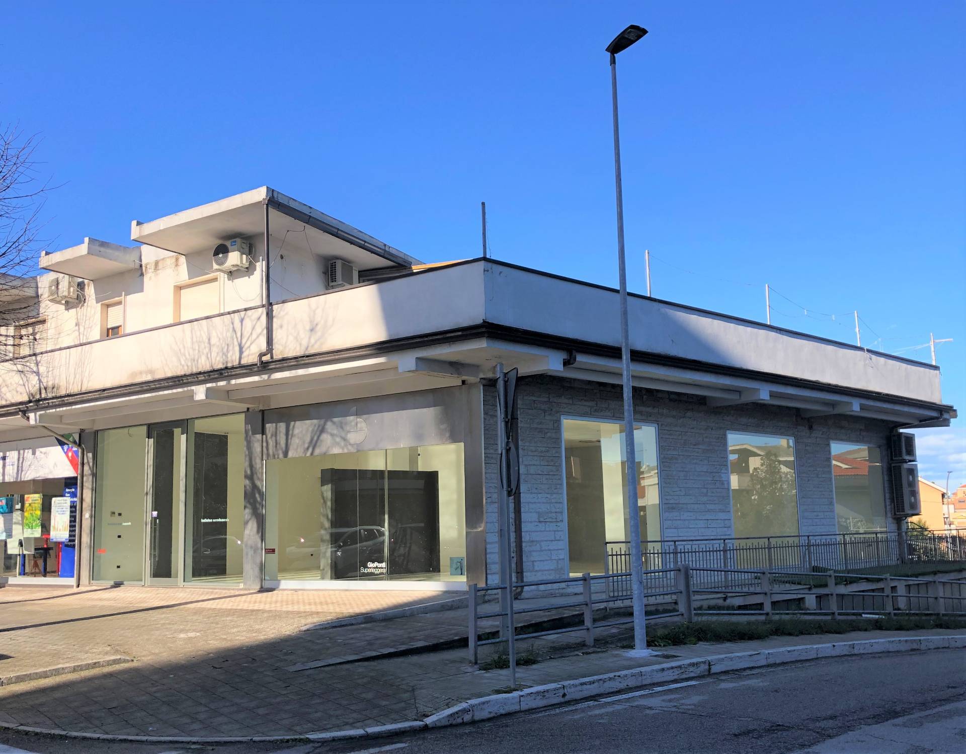 Locale commerciale in vendita a San Benedetto del Tronto