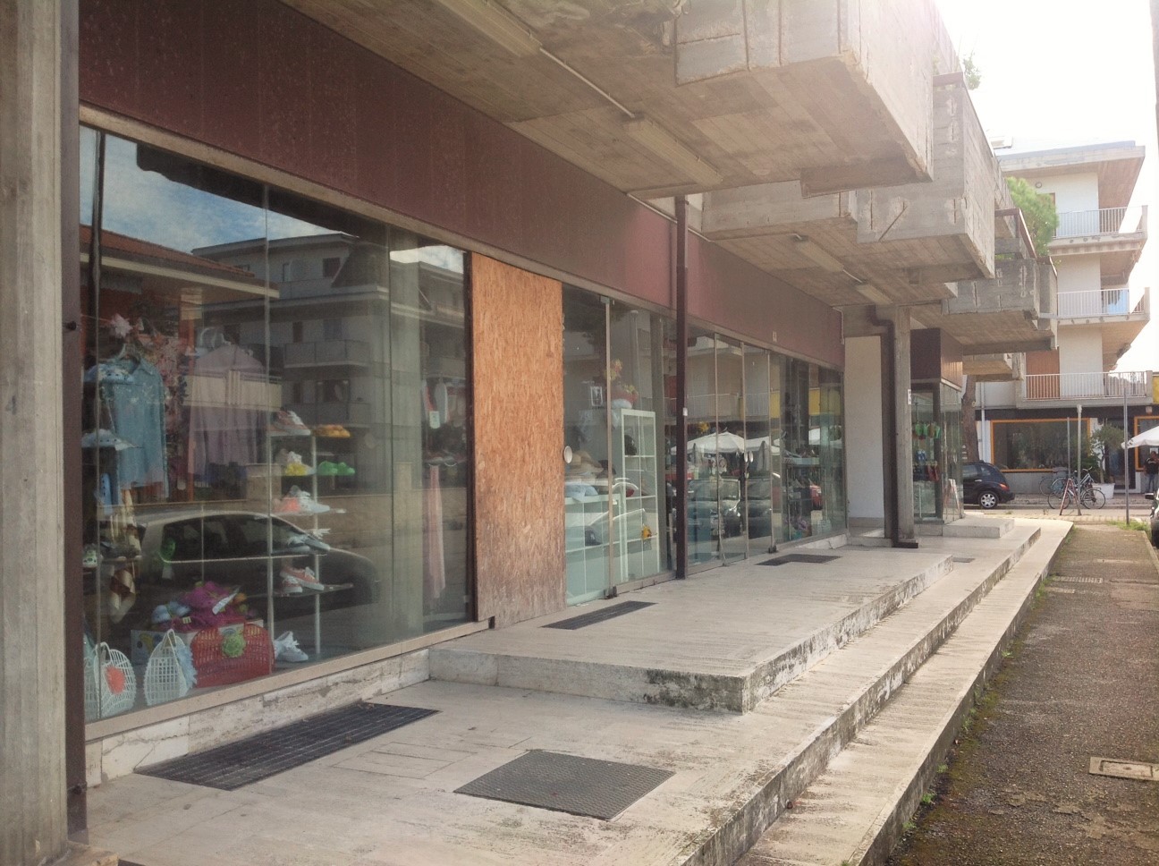 Locale commerciale in affitto a Martinsicuro, Zona Mare