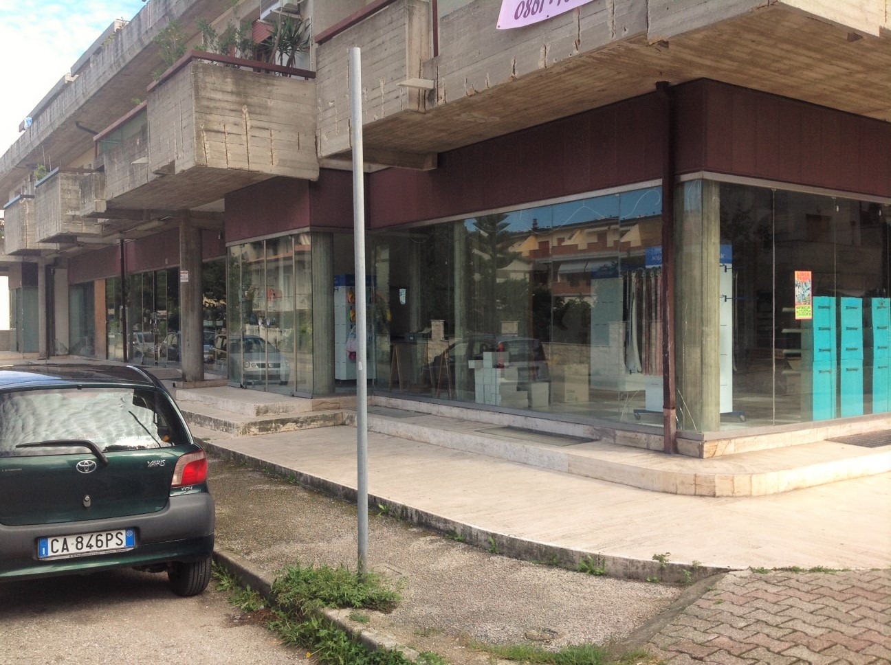 Locale commerciale in affitto a Martinsicuro, Zona Mare