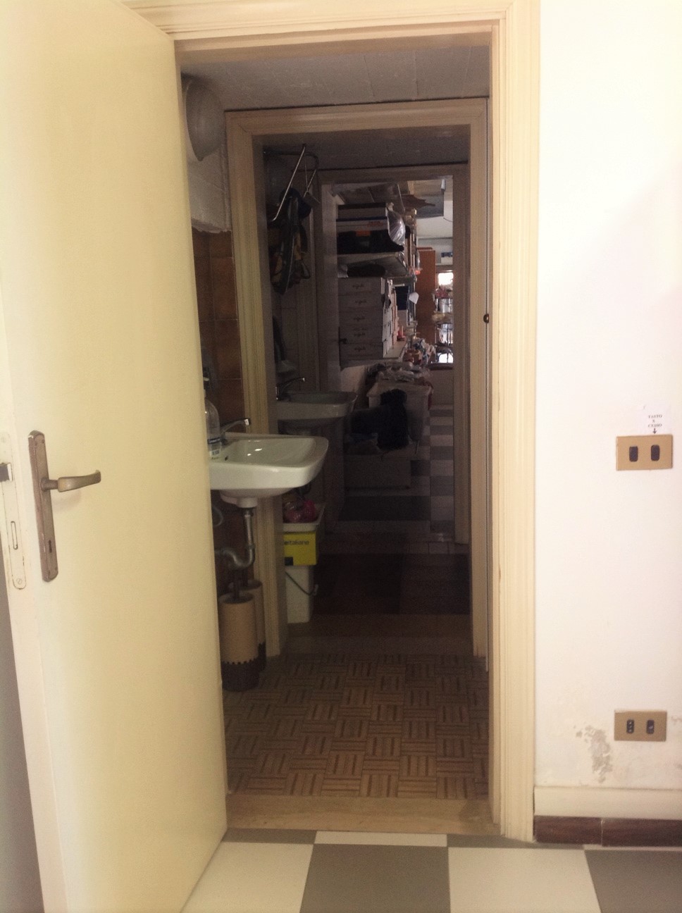 Locale commerciale in affitto a Martinsicuro, Zona Mare