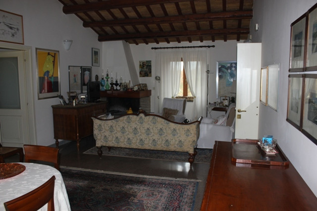 Vende villa con terrazzo a Castel di Lama