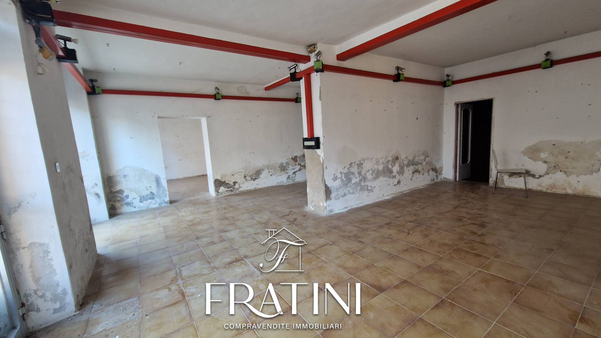 Locale commerciale in vendita a Ancarano