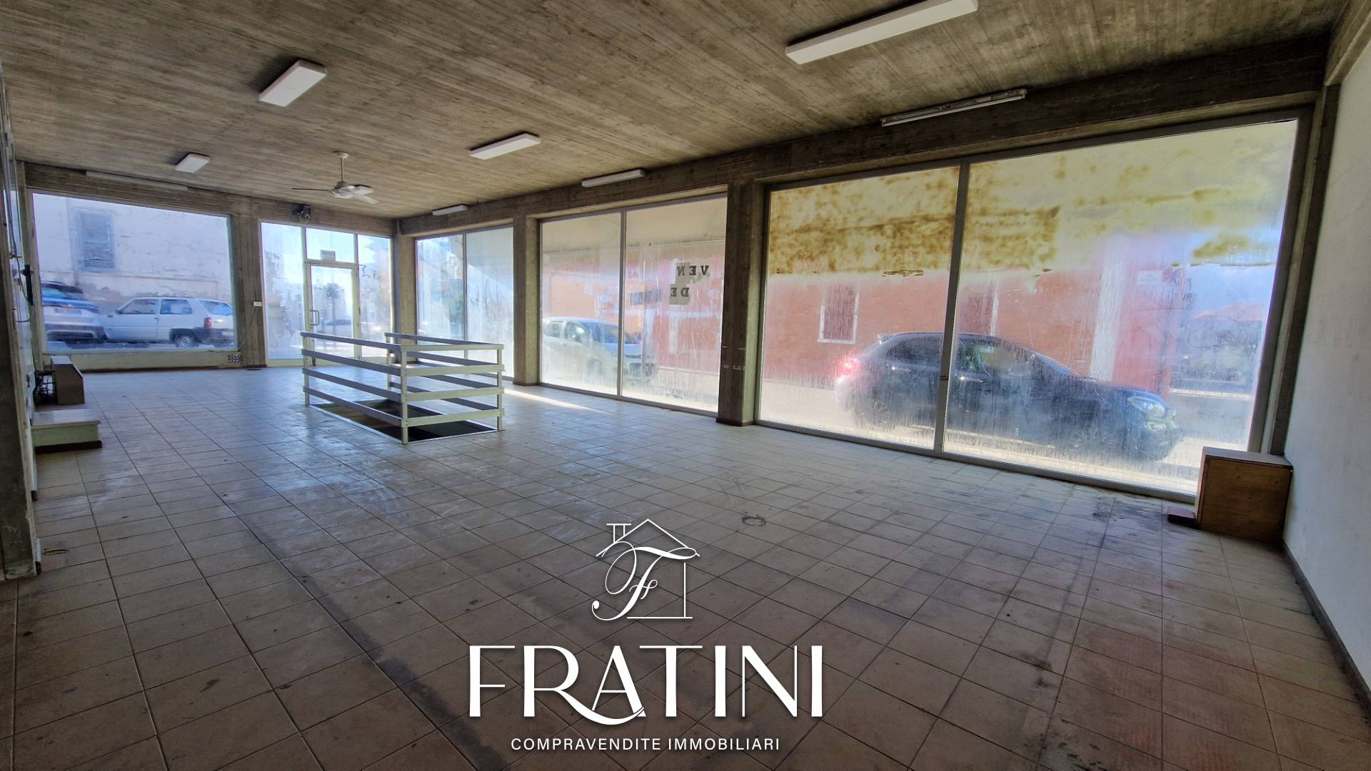 Locale commerciale in vendita a Ancarano