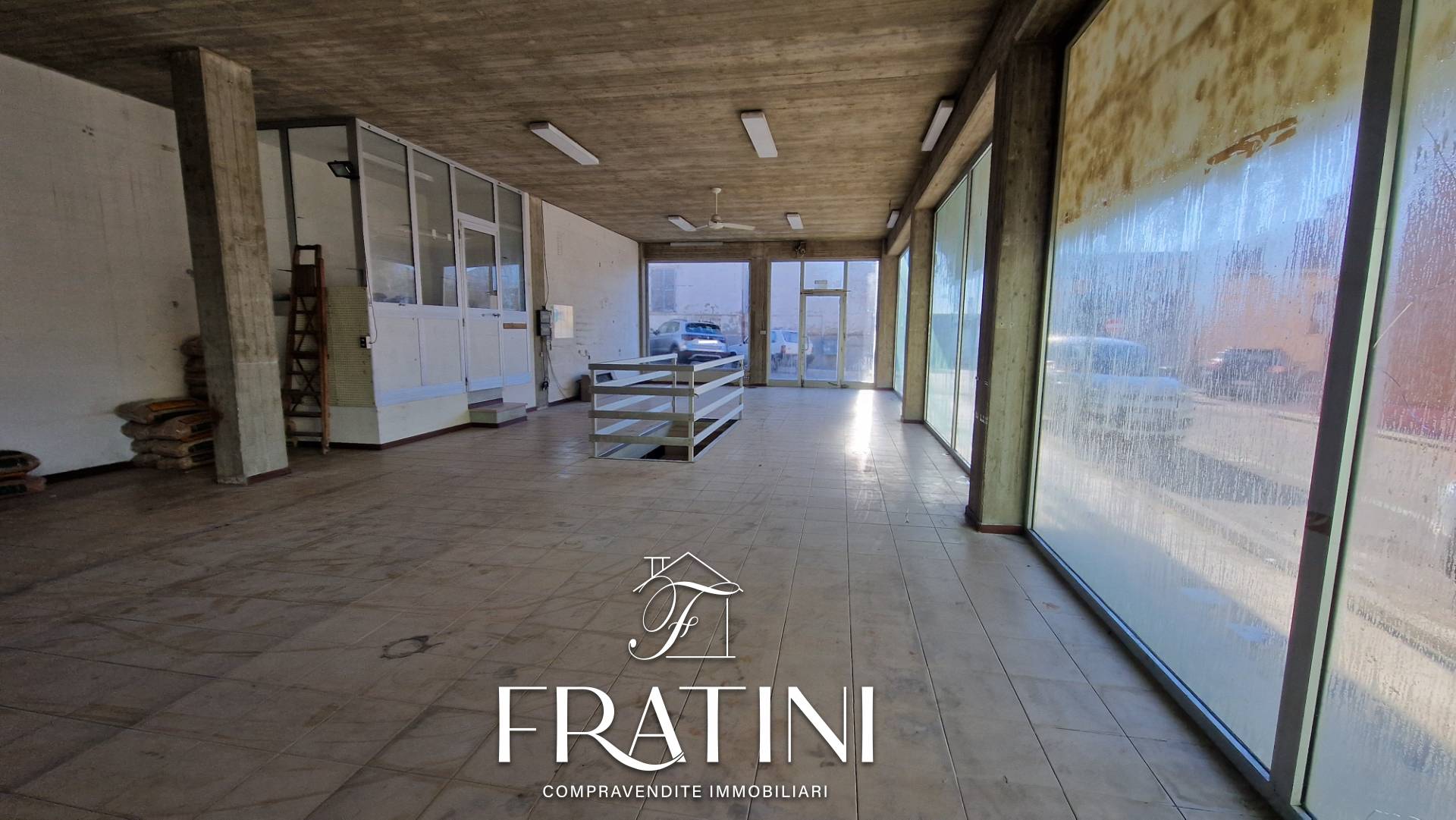 Locale commerciale in vendita a Ancarano