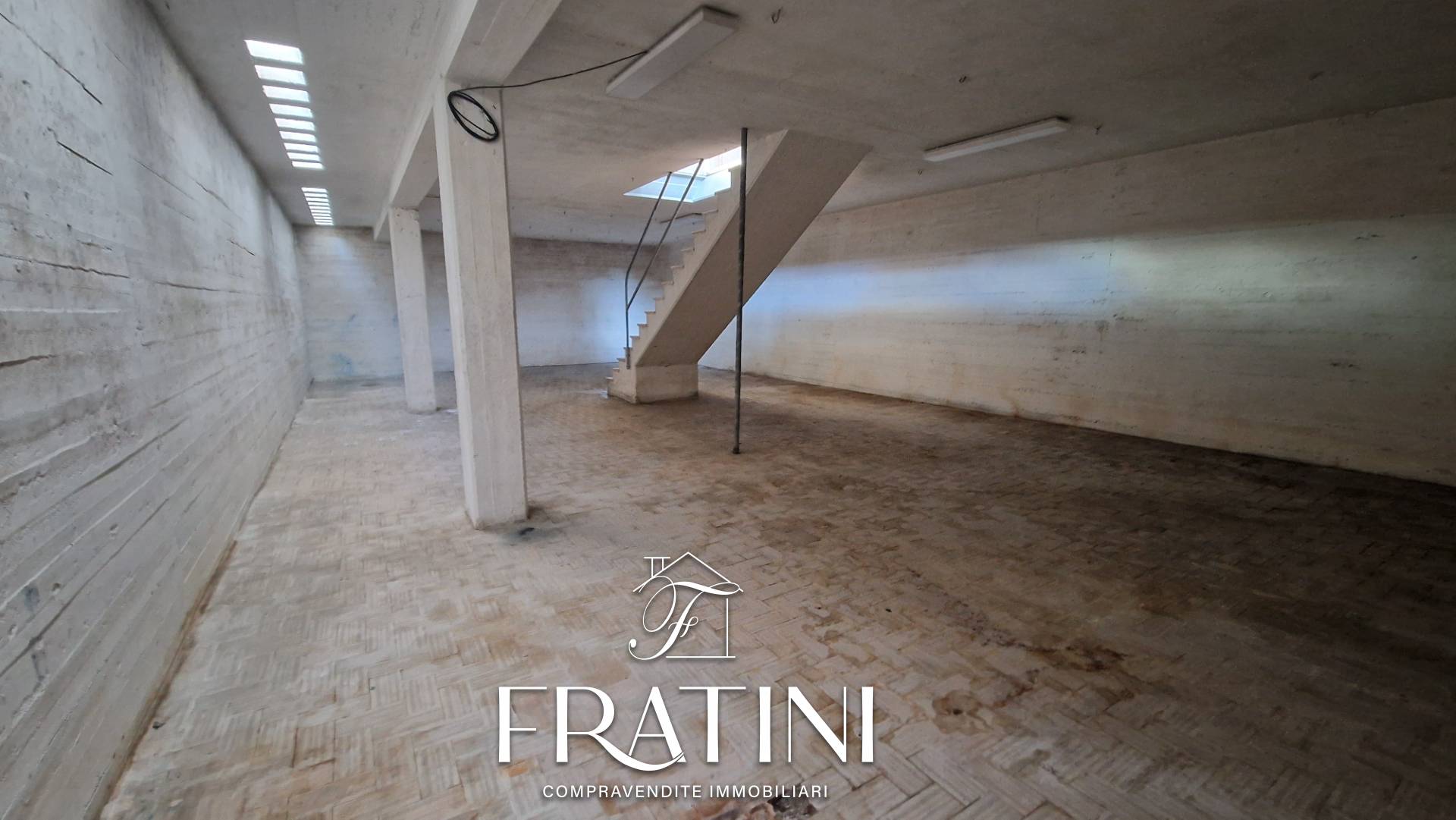 Locale commerciale in vendita a Ancarano