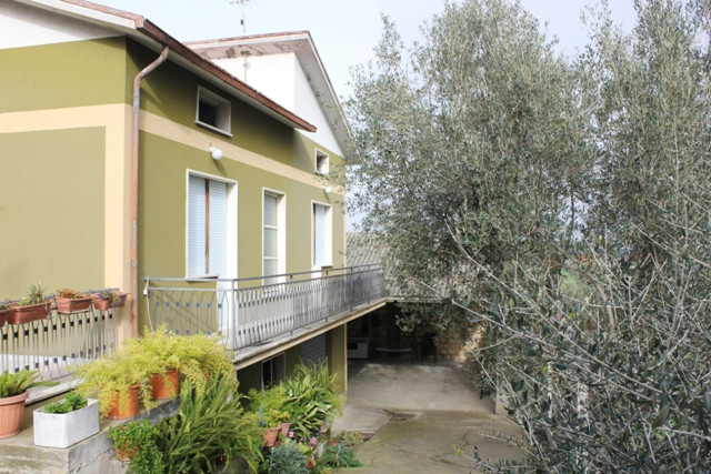 Casolare e Terreno in vendita a Civitella del Tronto, Borrano