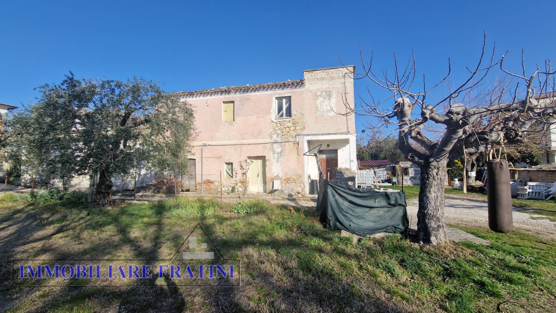 Casolare e Terreno in vendita a Sant'Egidio alla Vibrata
