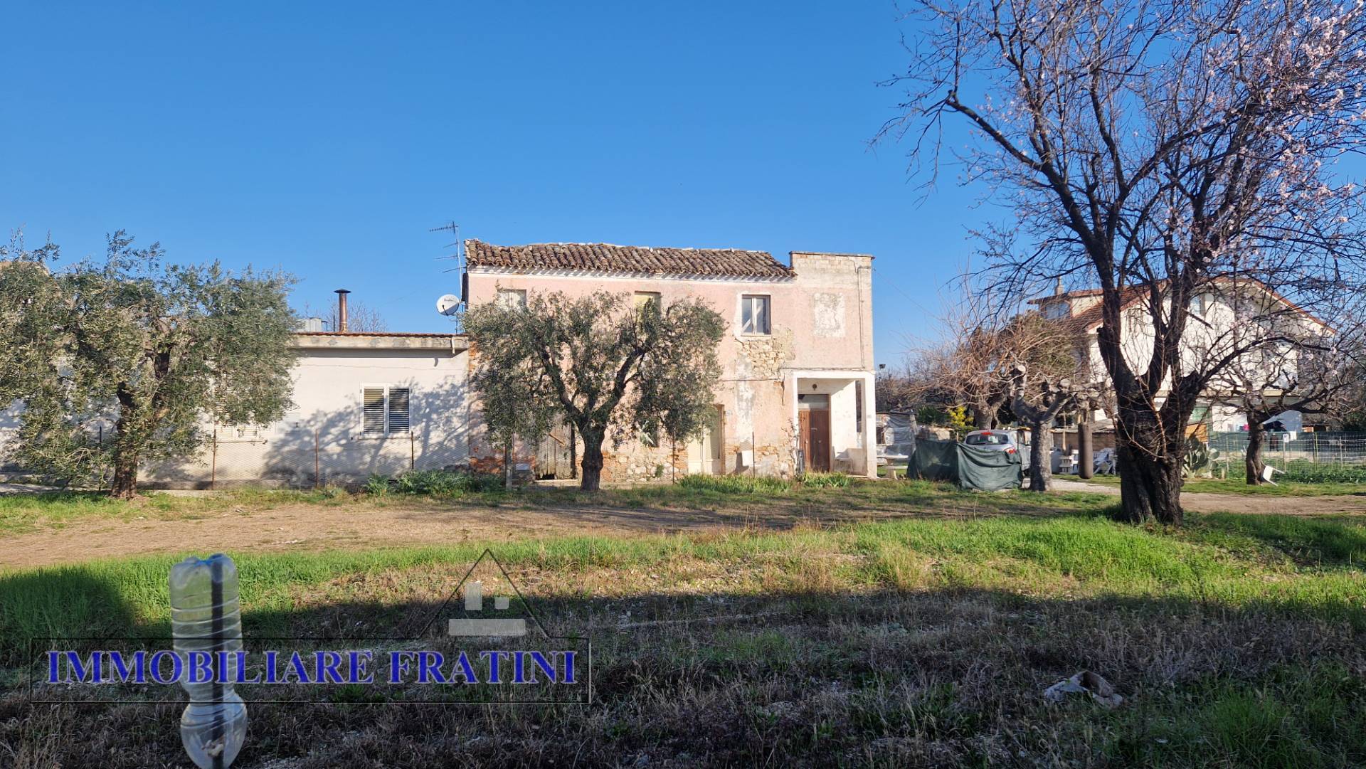 Casolare e Terreno in vendita a Sant'Egidio alla Vibrata