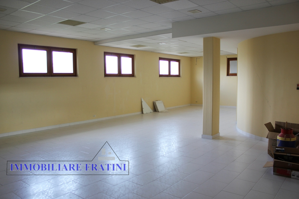 Locale commerciale in affitto a Maltignano