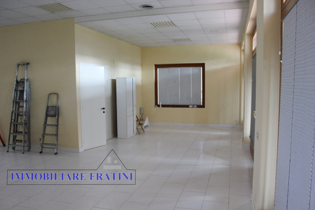 Locale commerciale in affitto a Maltignano