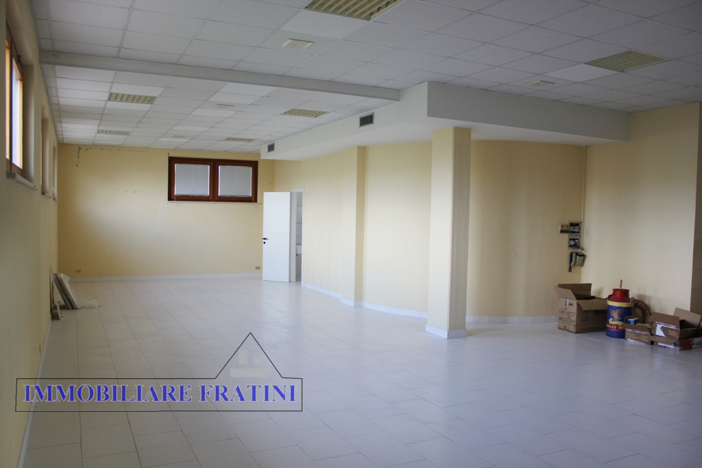 Locale commerciale in affitto a Maltignano