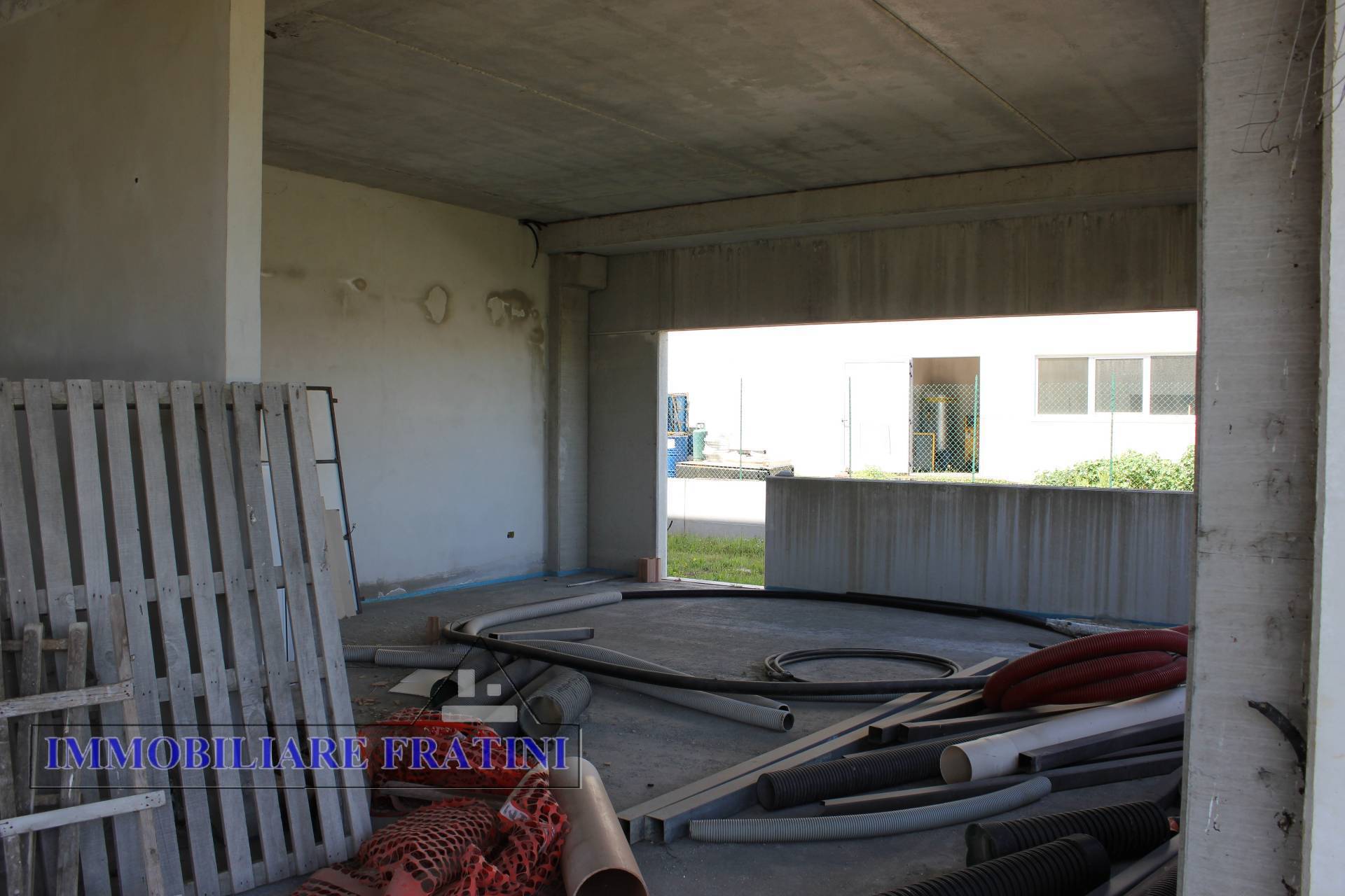 Capannone in vendita a Sant'Egidio alla Vibrata, Villa Mattoni