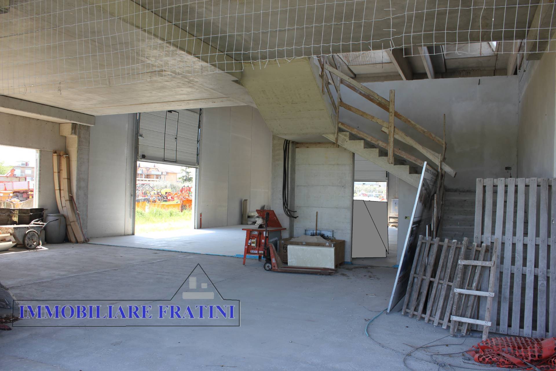 Capannone in vendita a Sant'Egidio alla Vibrata, Villa Mattoni