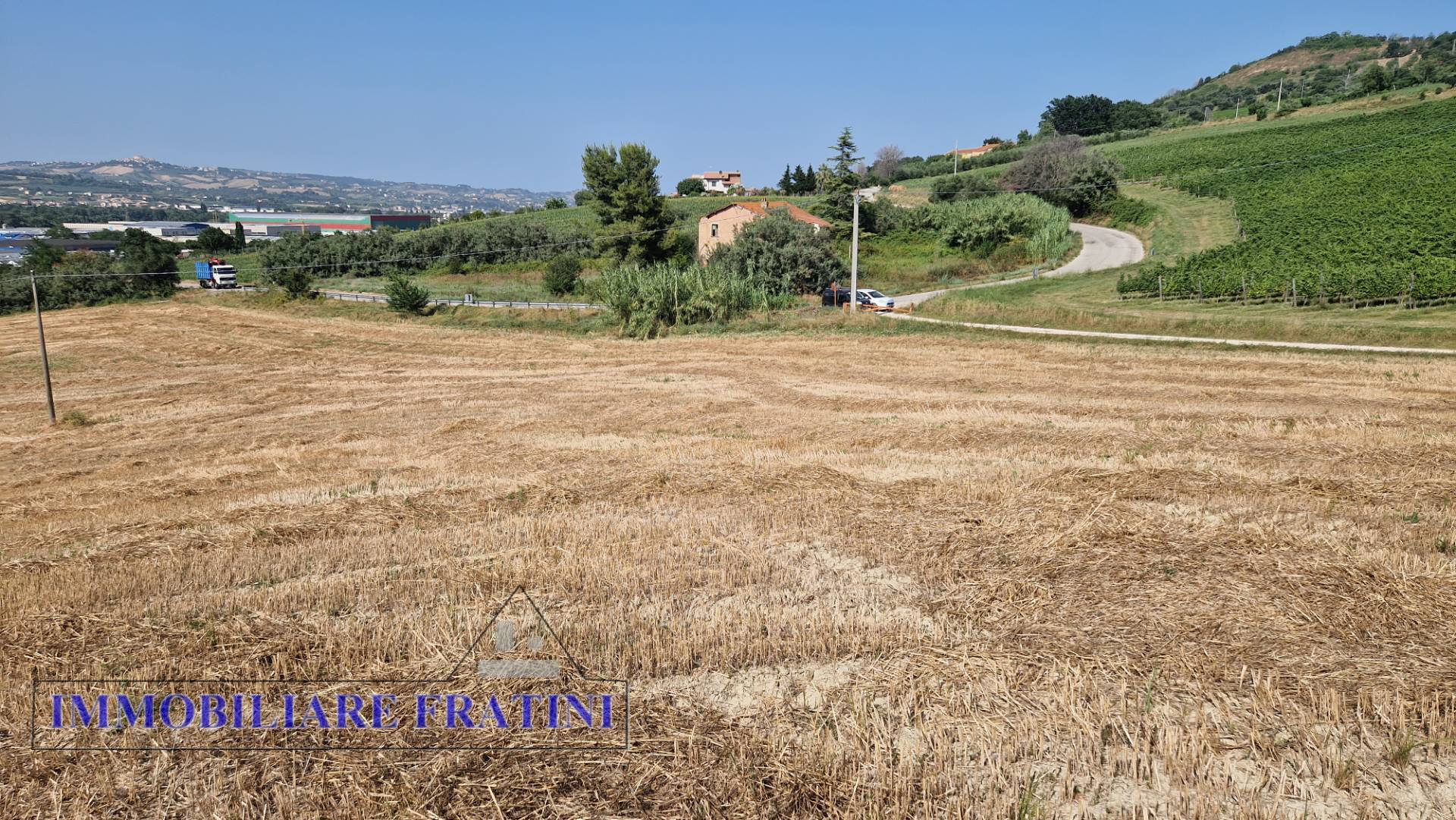 Casolare e Terreno in vendita a Controguerra