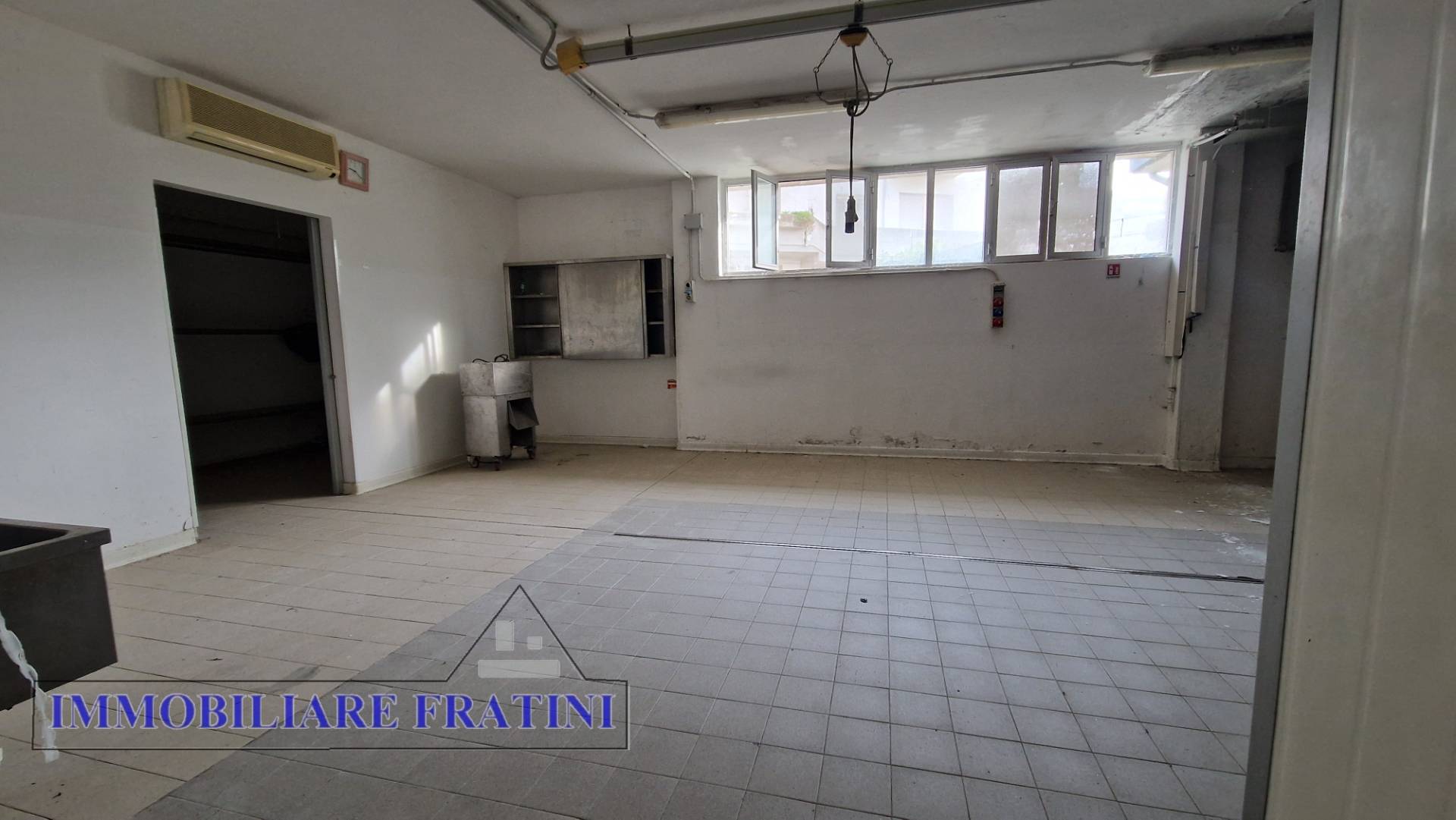 Opificio in vendita a Ancarano