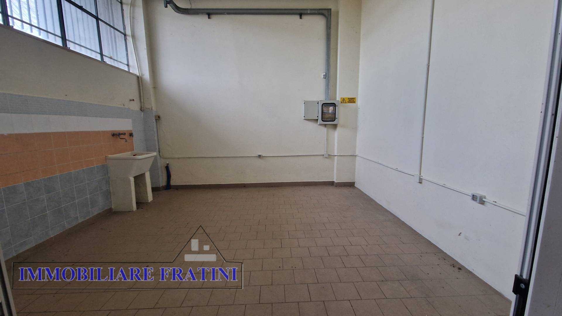 Locale Artigianale in affitto a Campli, Sant'Onofrio