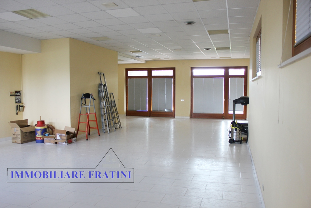Locale commerciale in affitto a Maltignano