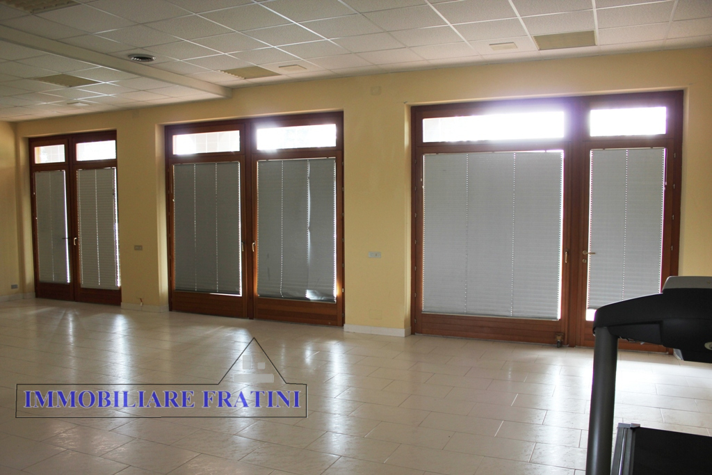 Locale commerciale in affitto a Maltignano