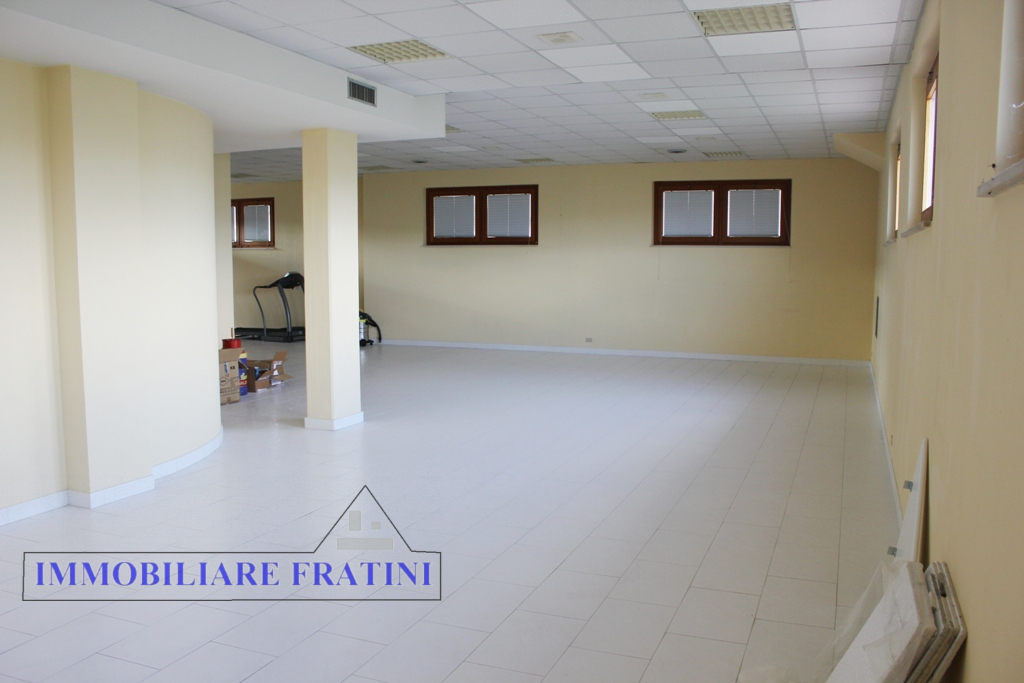 Locale commerciale in affitto a Maltignano
