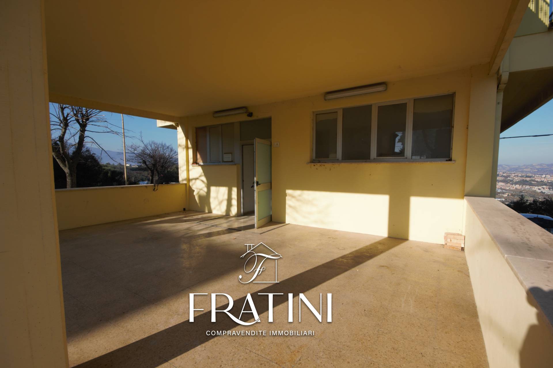 Locale Artigianale in vendita a Ancarano