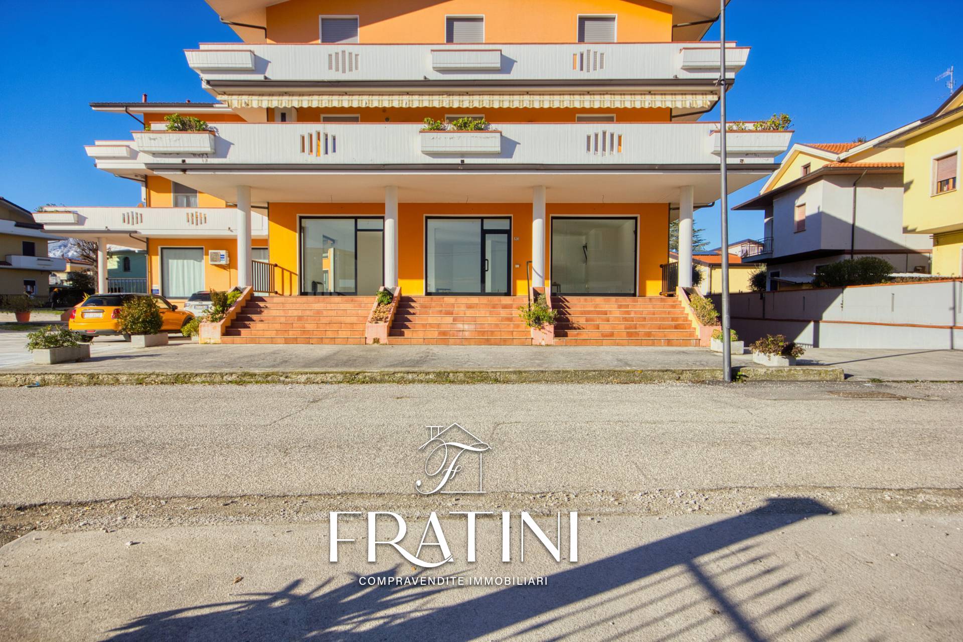 Locale Commerciale in affitto a Sant'Egidio alla Vibrata, Paolantonio