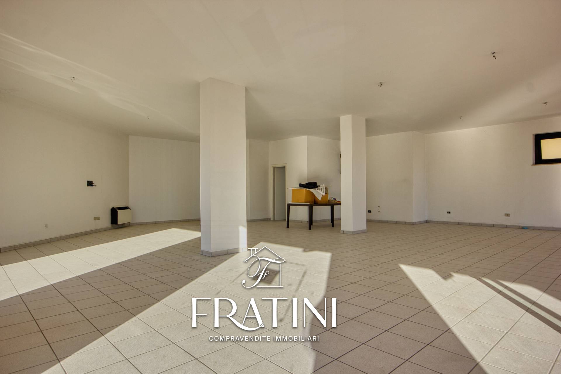 Locale Commerciale in affitto a Sant'Egidio alla Vibrata, Paolantonio