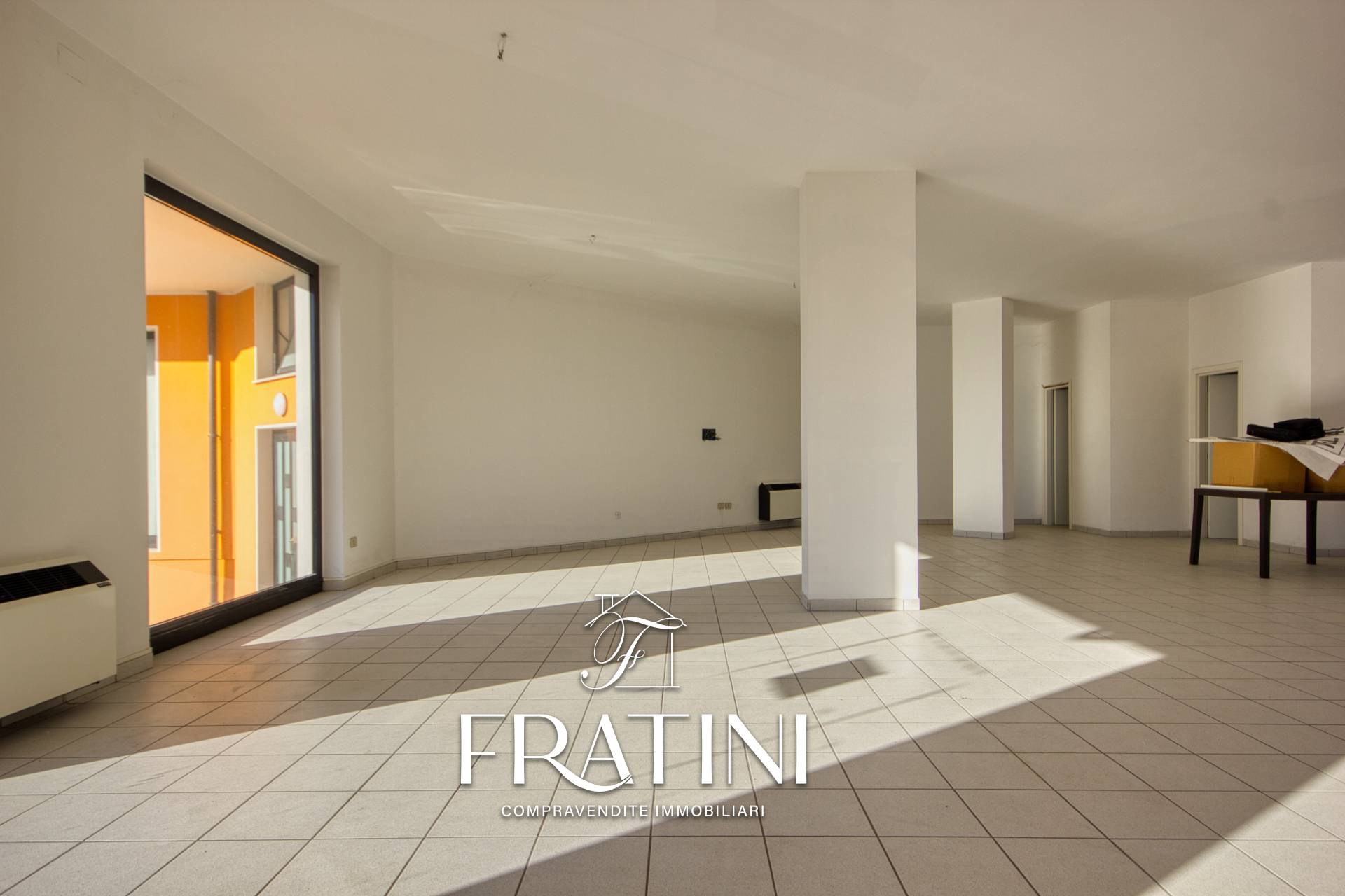 Locale Commerciale in affitto a Sant'Egidio alla Vibrata, Paolantonio