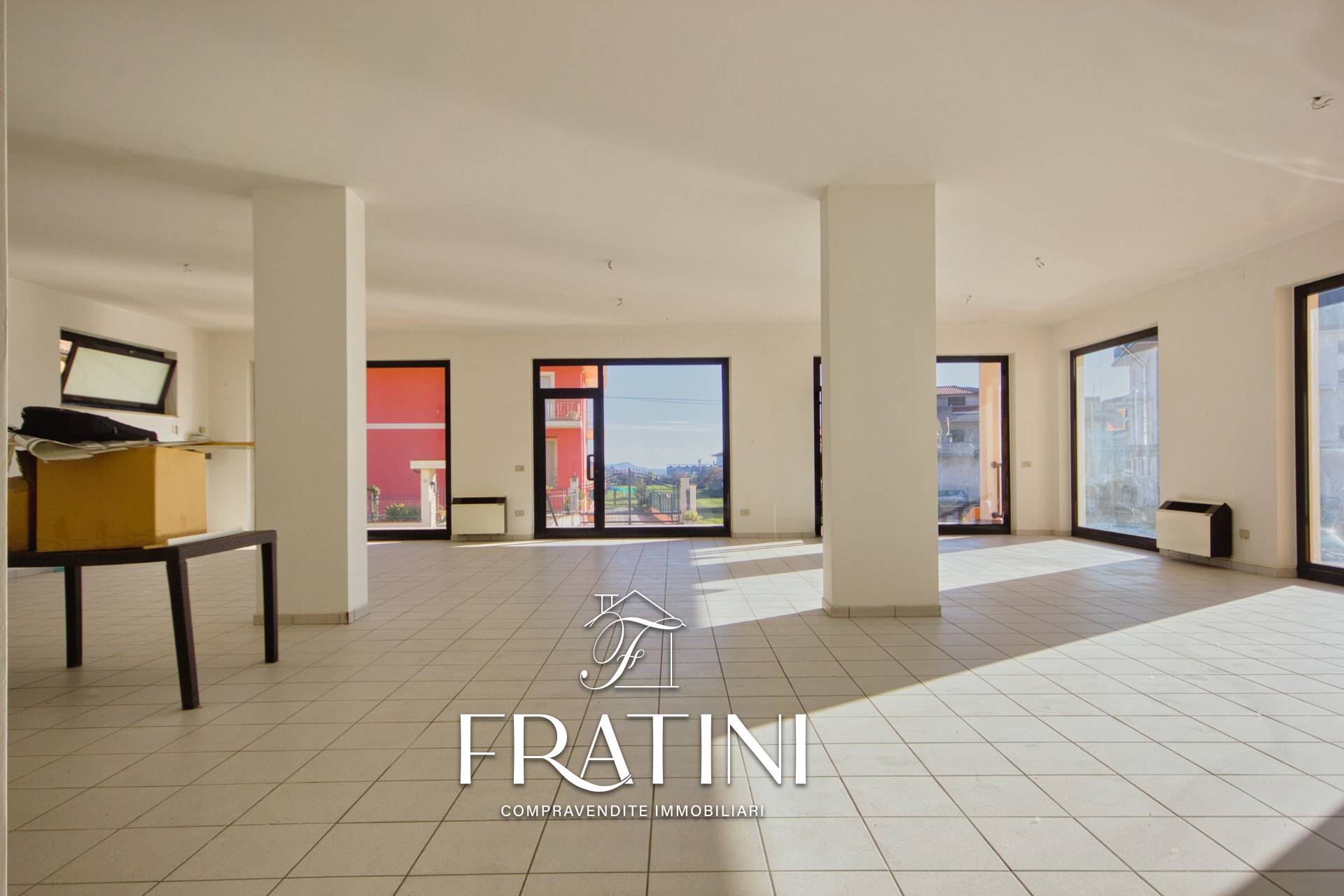 Locale Commerciale in affitto a Sant'Egidio alla Vibrata, Paolantonio