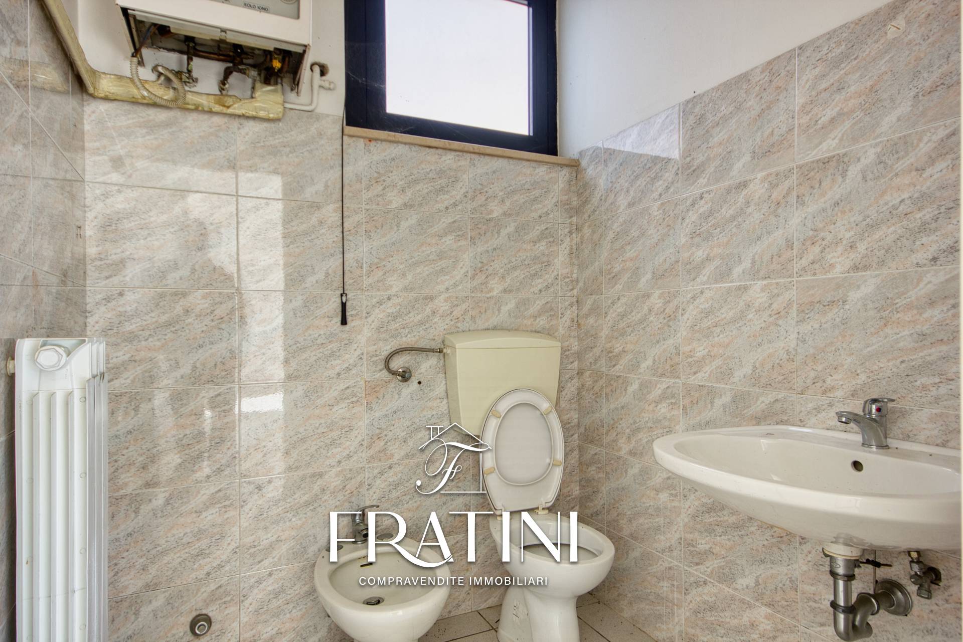 Locale Commerciale in affitto a Sant'Egidio alla Vibrata, Paolantonio