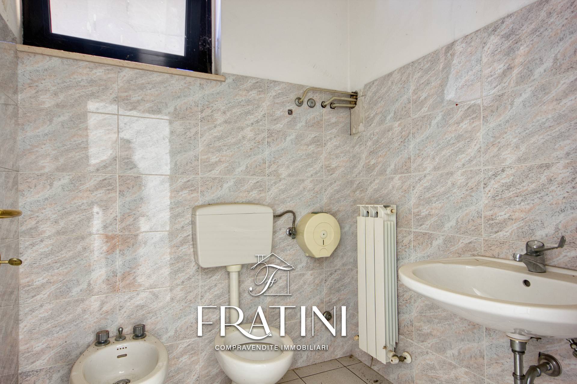 Locale Commerciale in affitto a Sant'Egidio alla Vibrata, Paolantonio