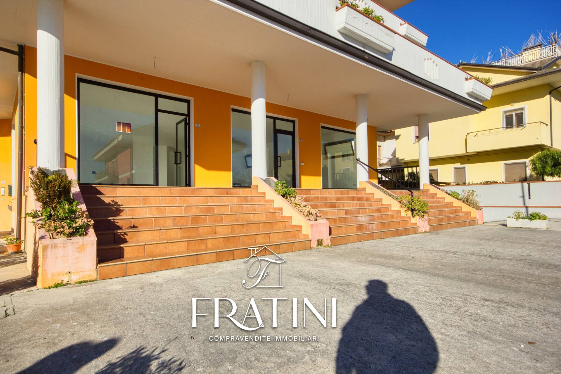 Locale Commerciale in affitto a Sant'Egidio alla Vibrata, Paolantonio