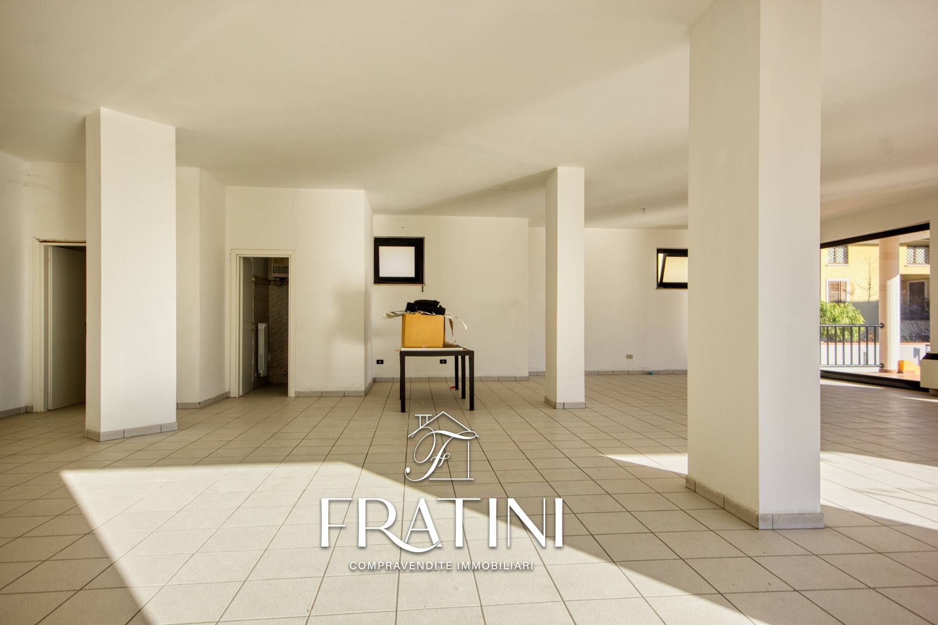 Locale Commerciale in affitto a Sant'Egidio alla Vibrata, Paolantonio