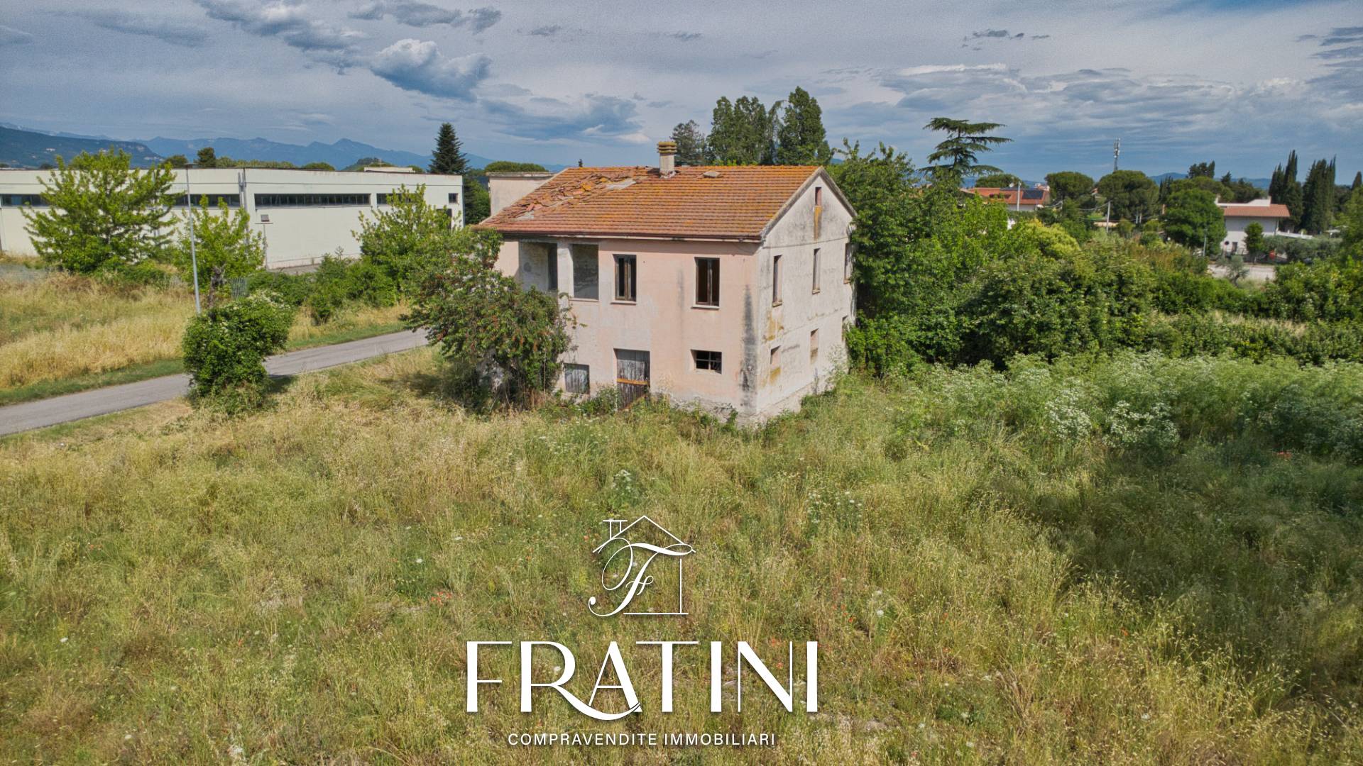 Casolare e Terreno in vendita a Sant'Egidio alla Vibrata