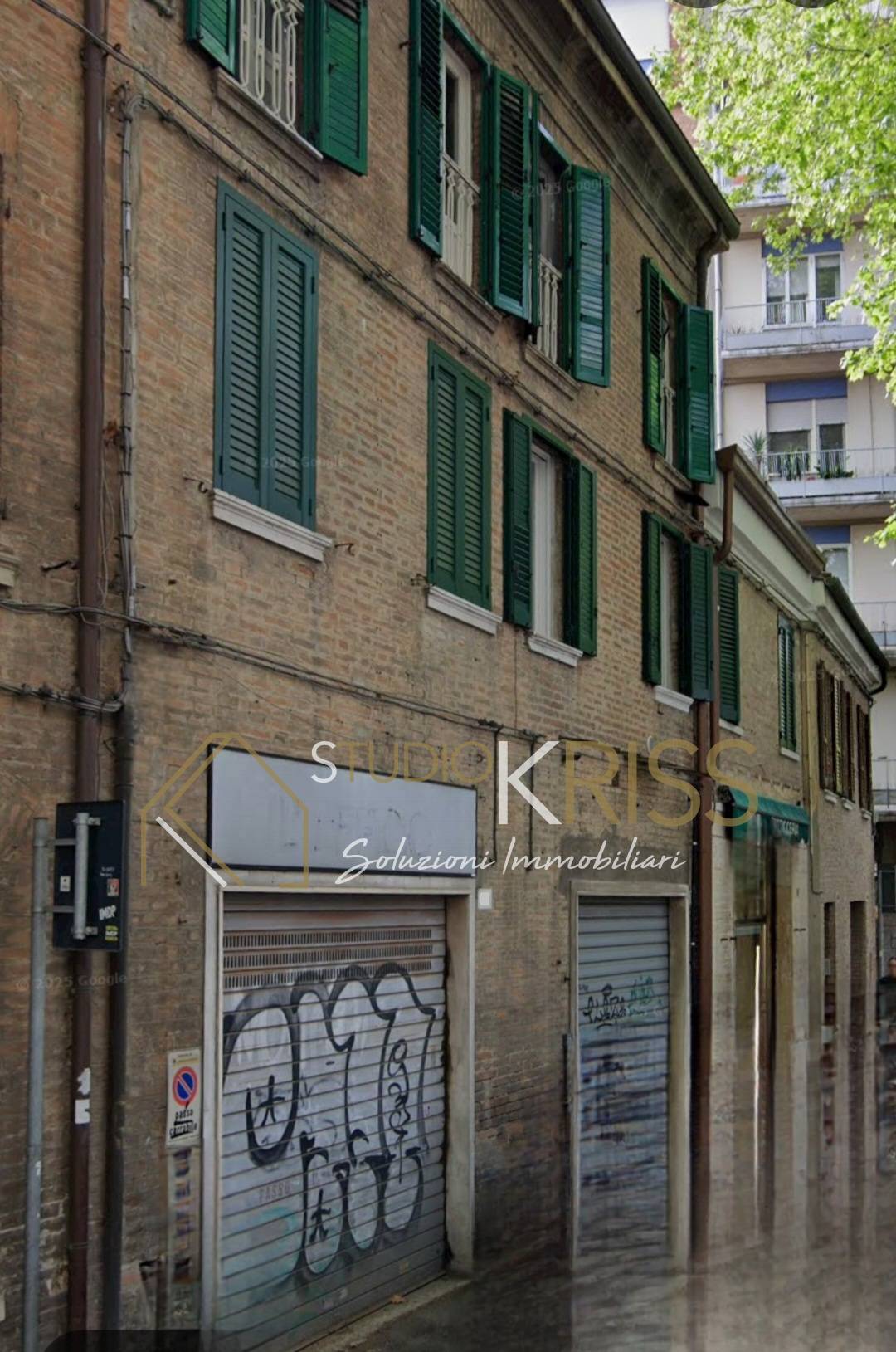Locale commerciale in vendita a Ferrara, Centro storico