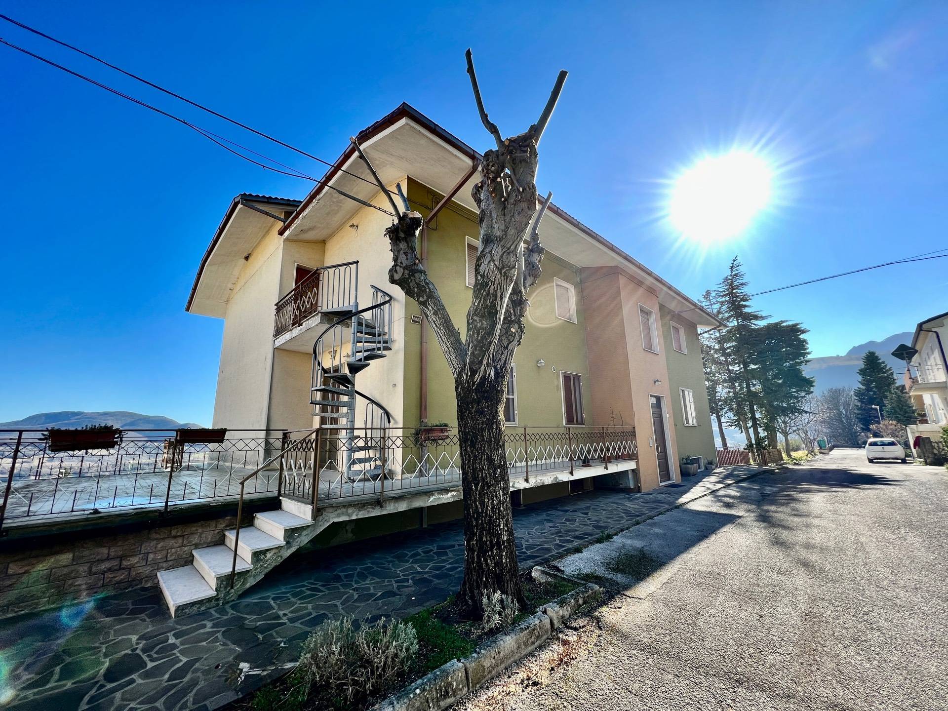 Appartamento con terrazzo a Serra Sant'Abbondio