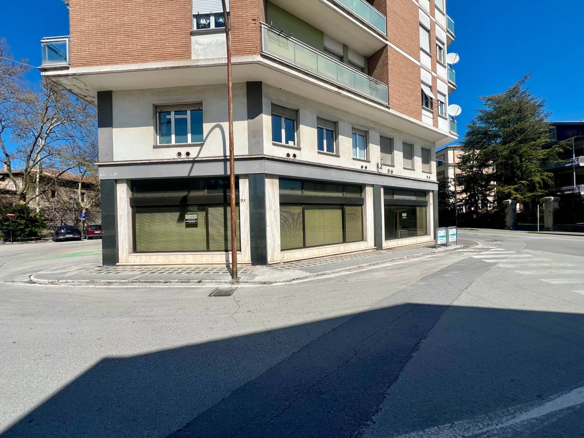 Locale commerciale in vendita a Fabriano, CENTRO STORICO