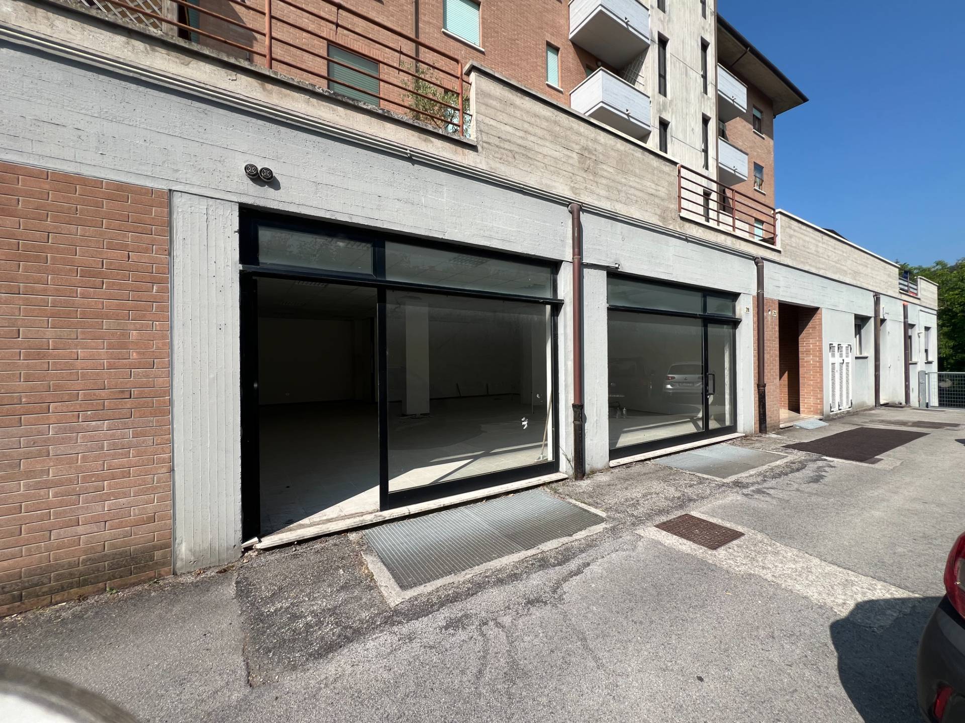 Locale commerciale in affitto a Fabriano, SEMI PERIFERIA