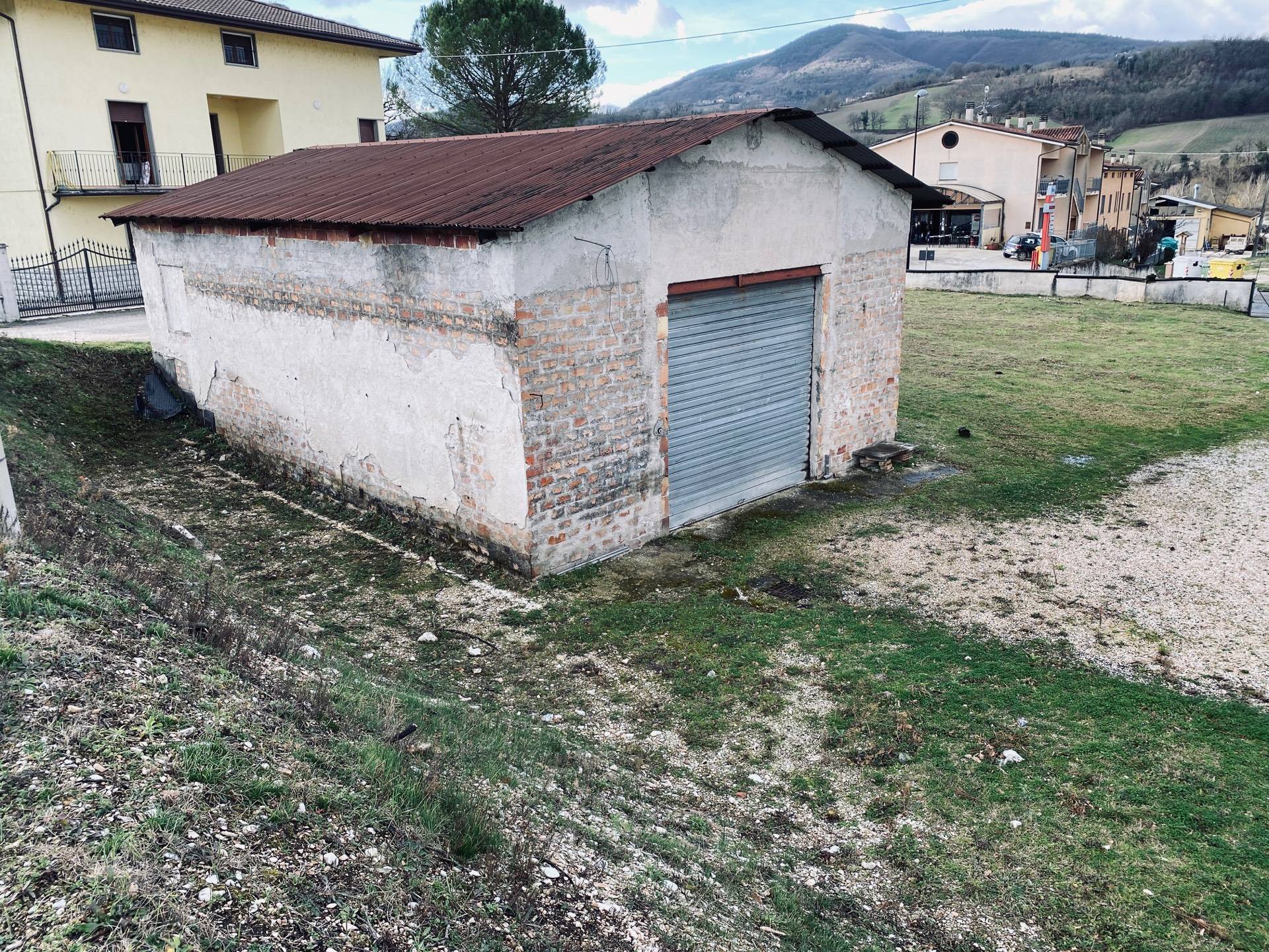 Magazzino in vendita a Genga